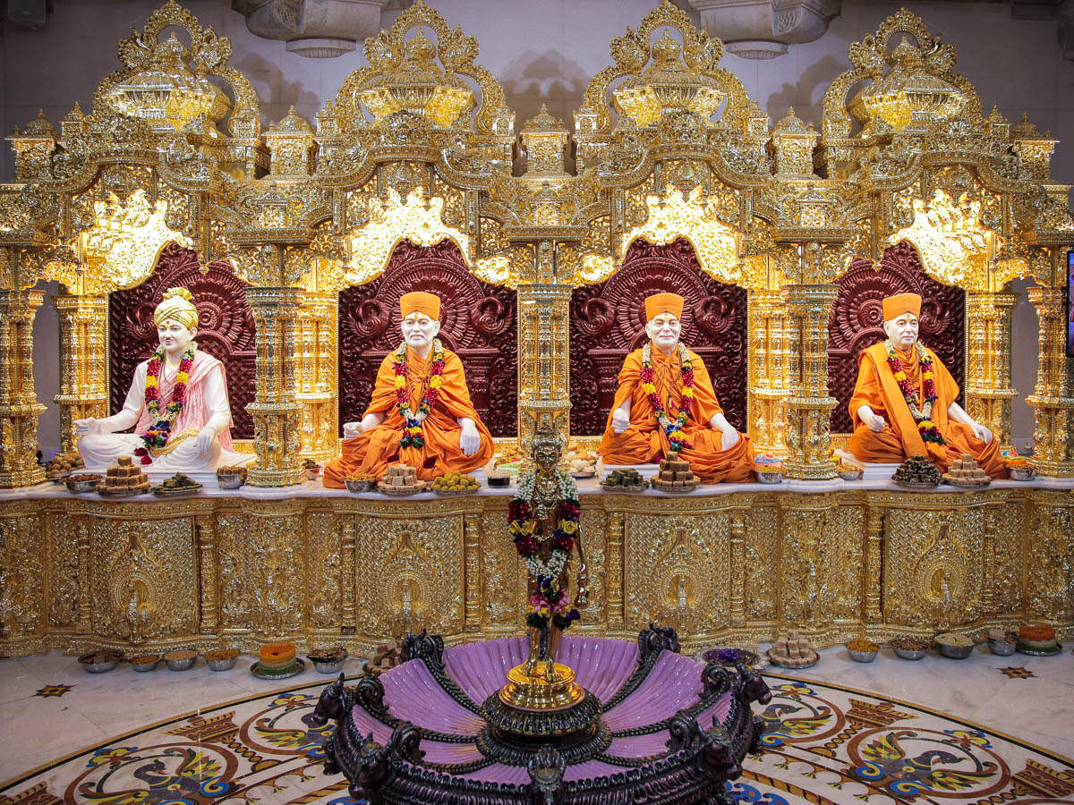 Shri Nilkanth Varni and Shri Guru Parampara