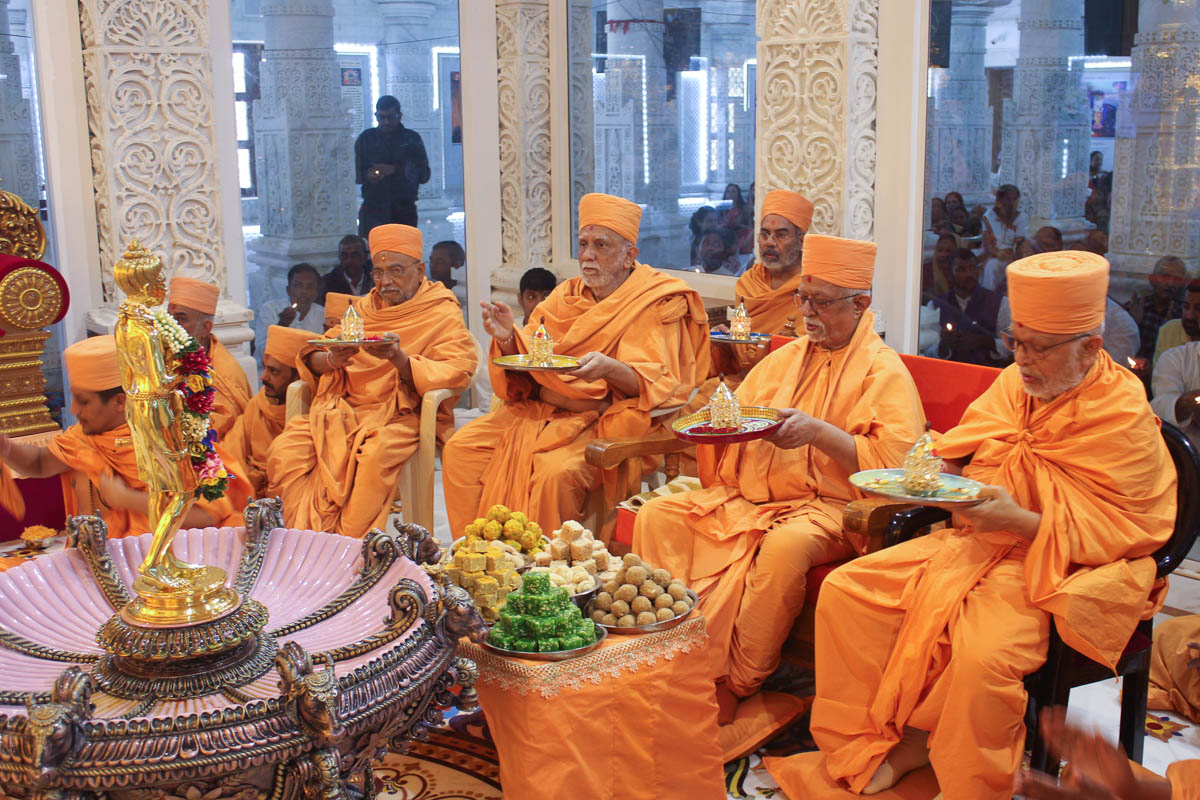 Senior sadhus perform the pratishtha arti in the abhishek mandap