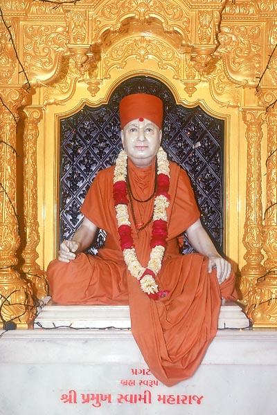  Shri Guru Parampara in new sinhasans