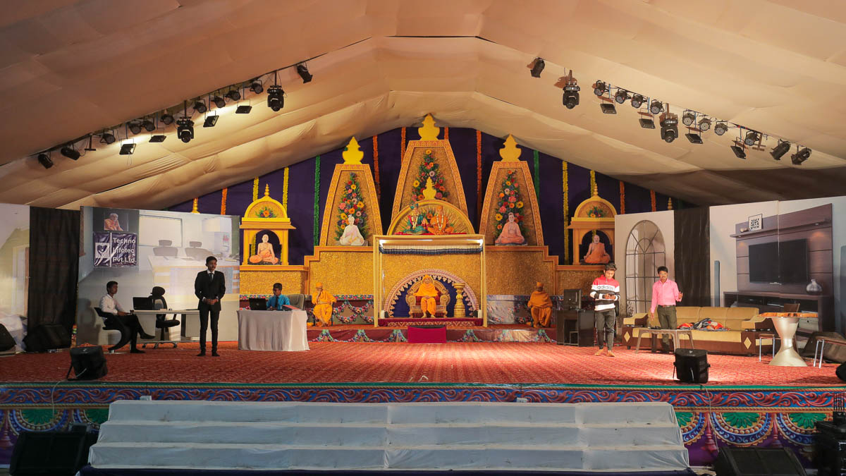 Annual Day Celebration at Atladara in the Presence of HH Mahant Swami Maharaj