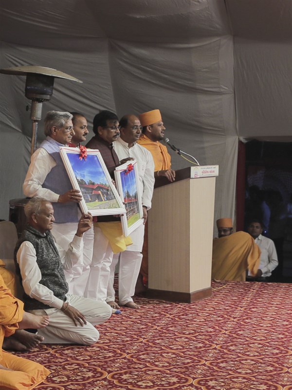 HH Mahant Swami Maharaj Sanctifies the Plans for the Development of Gyan Seva Vidya Sankul