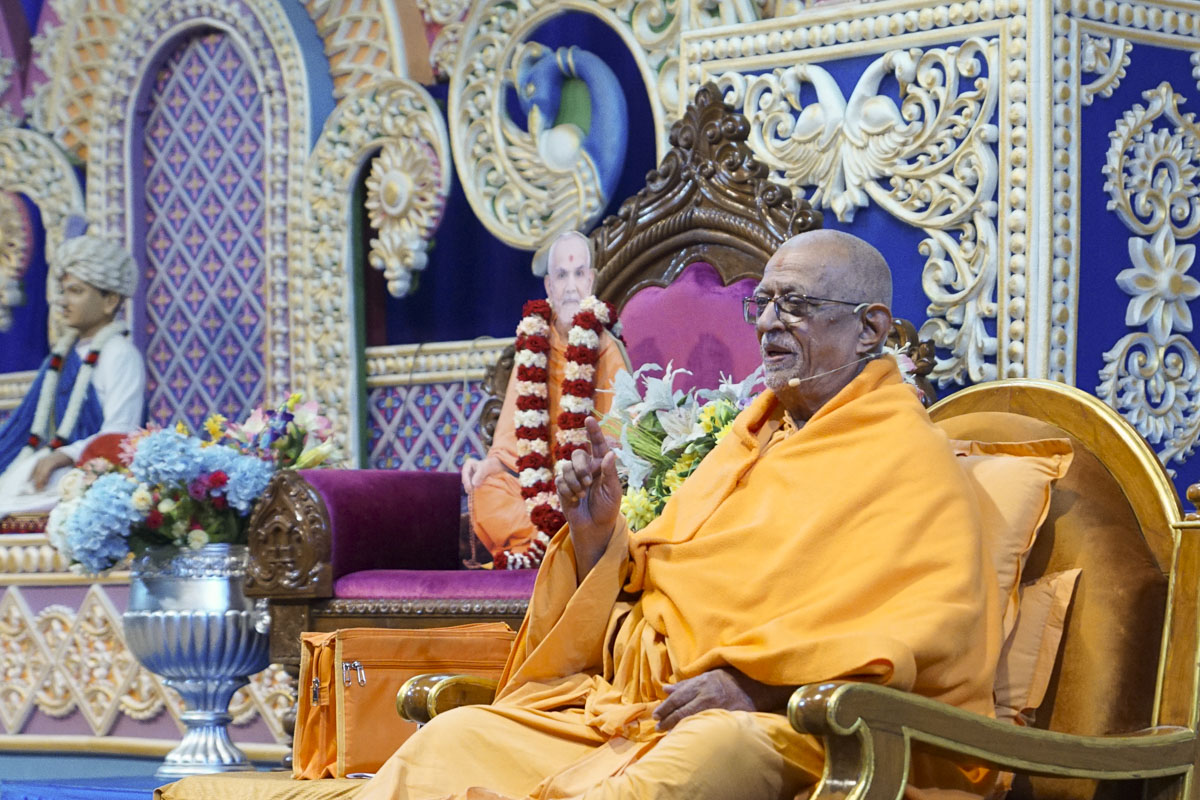 Pujya Doctor Swami addresses the National Medico-Spiritual Conference 2020