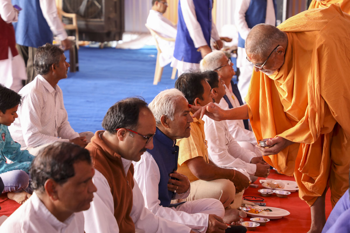 Sadhus apply chandlo 