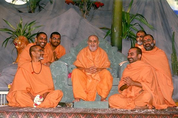  Swamishri welcomes sadhus after their satsang tour in the Far East