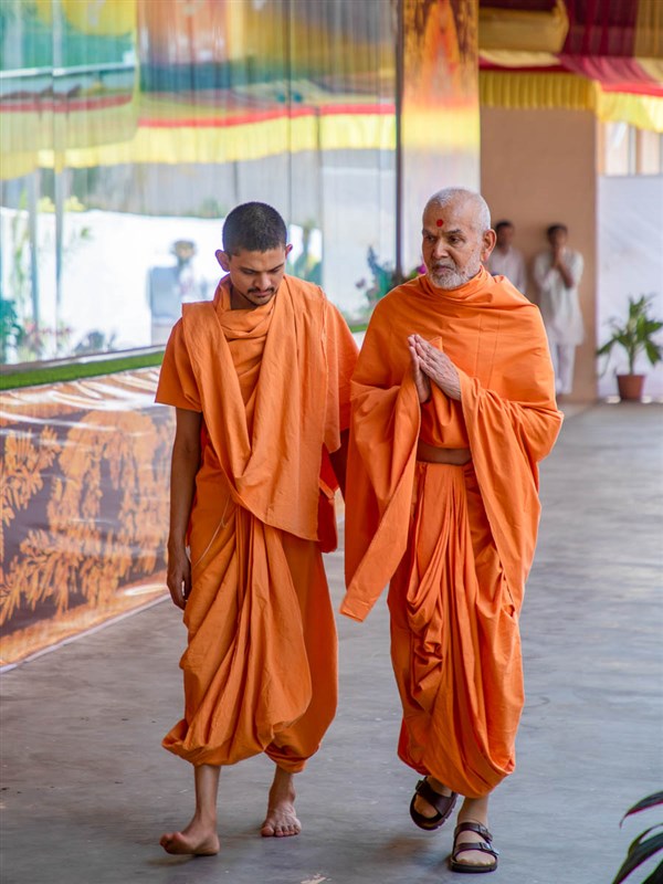 Swamishri during his afternoon walk
