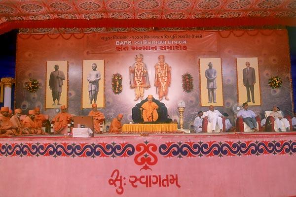  Charutar Vidya Mandal honors BAPS youths graduated from the University and who are now sadhus