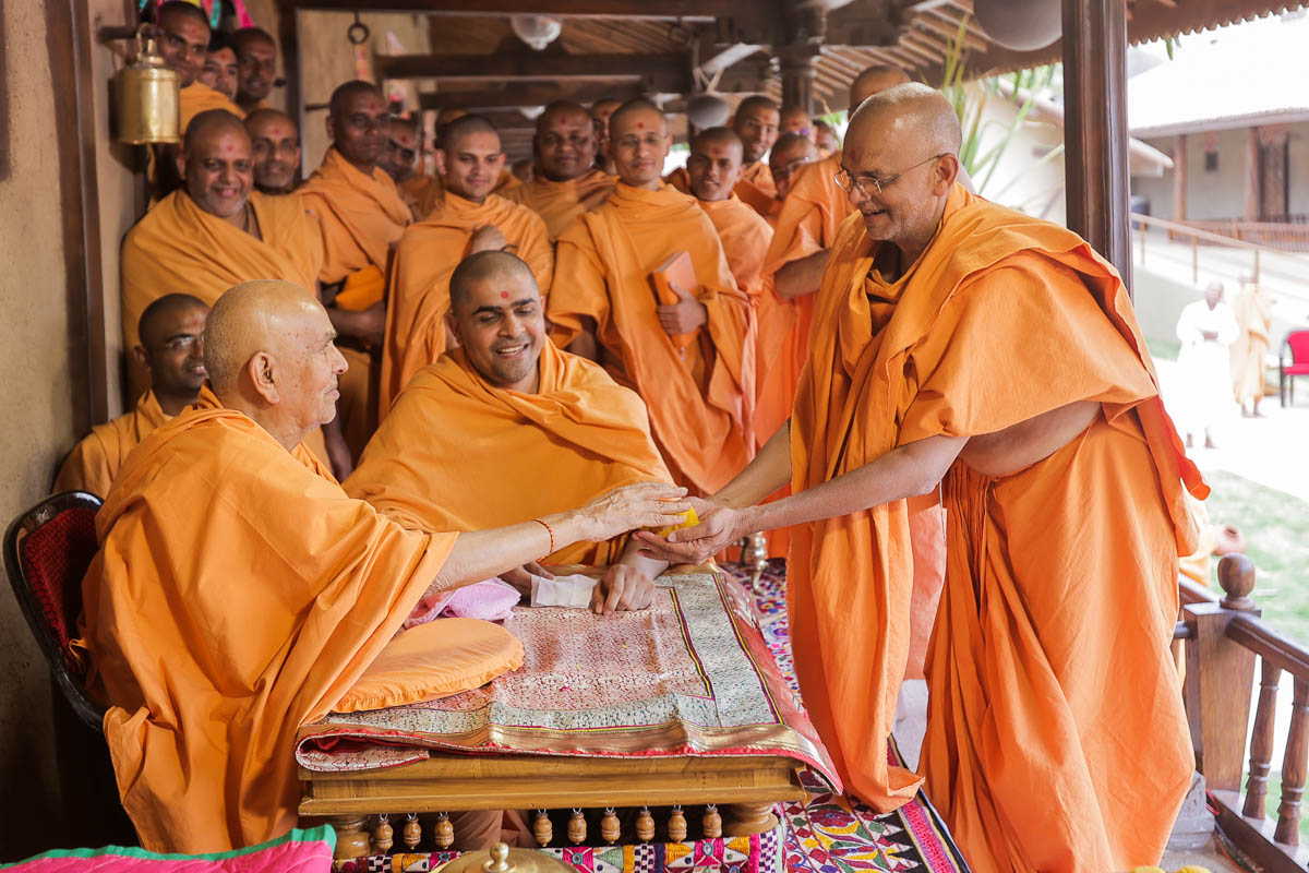 Swamishri gives prasad to Narayanmuni Swami