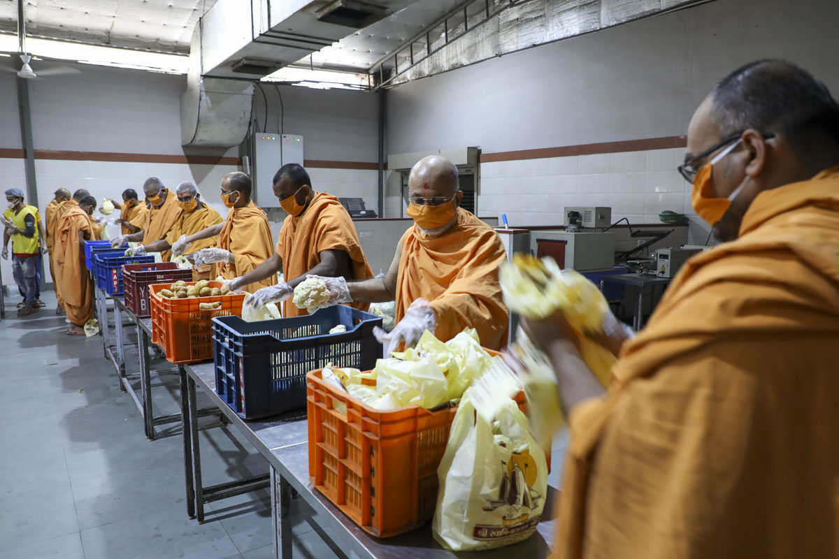 BAPS Community Services During the Coronavirus Lockdown, Ahmedabad