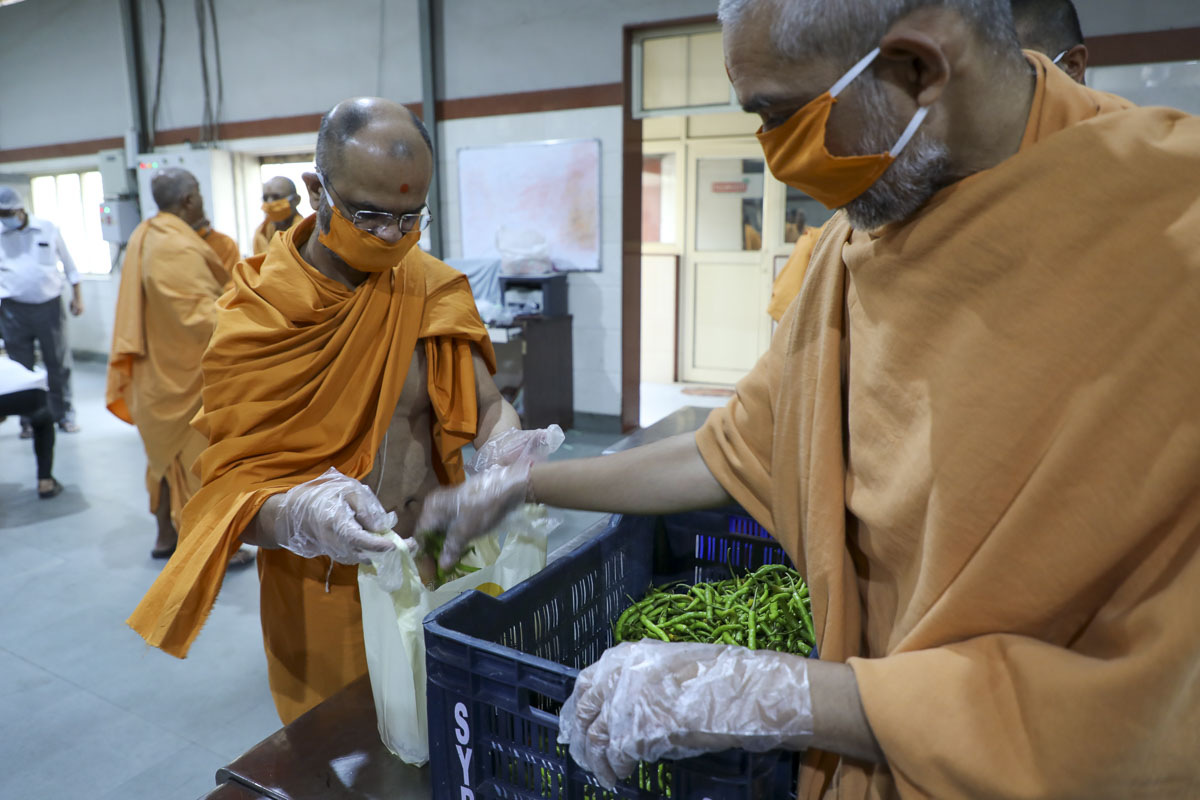 BAPS Community Services During the Coronavirus Lockdown, Ahmedabad
