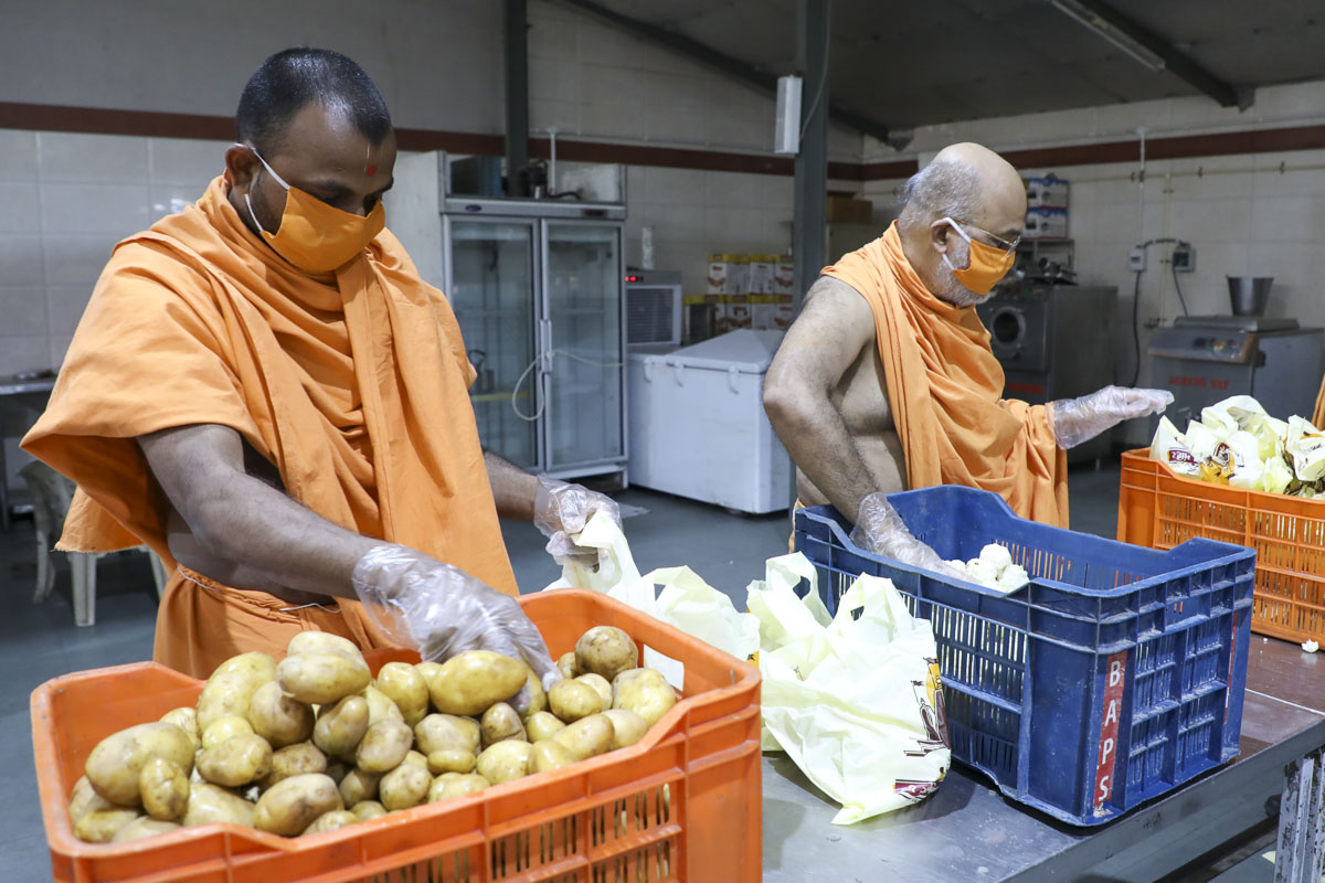 BAPS Community Services During the Coronavirus Lockdown, Ahmedabad