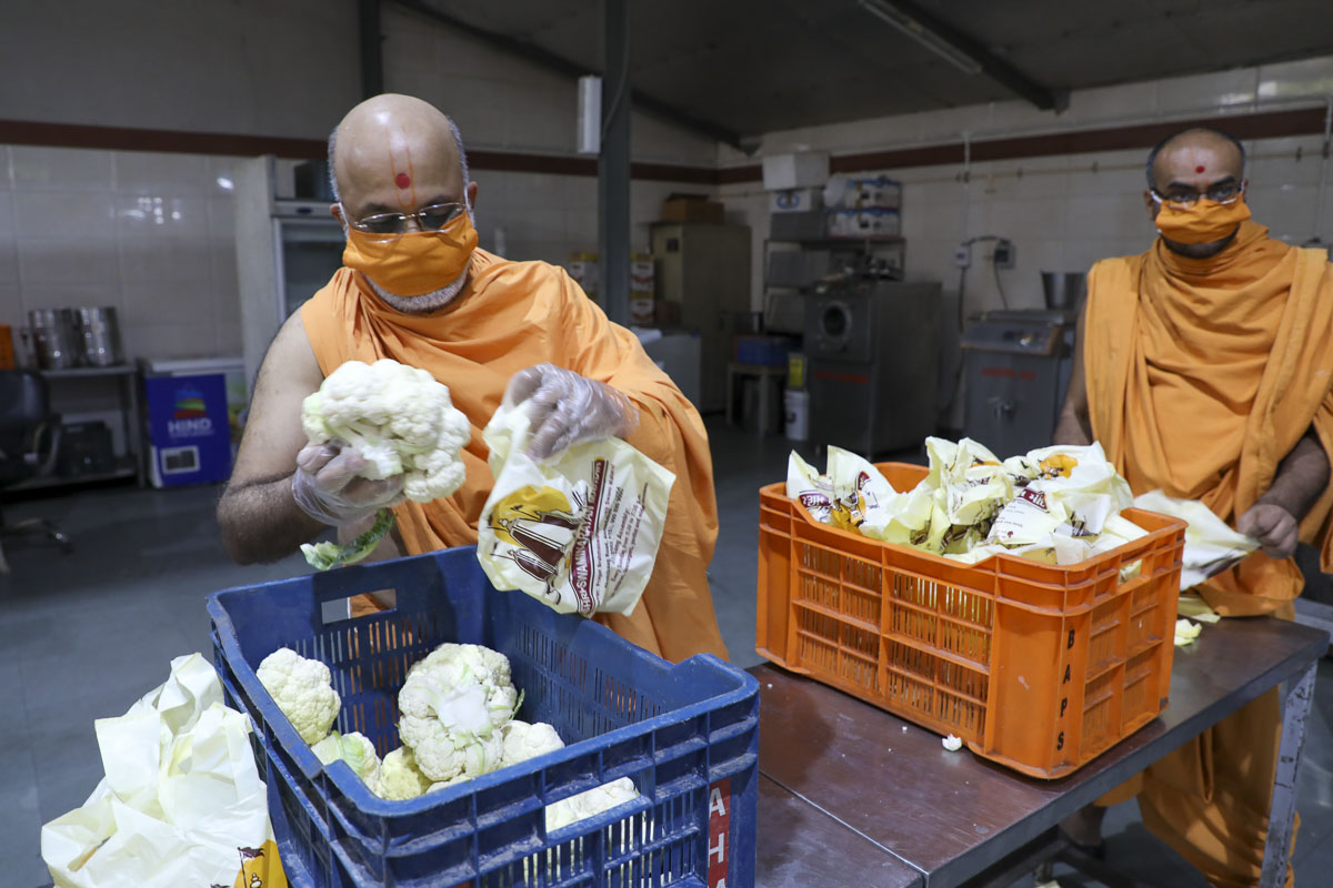 BAPS Community Services During the Coronavirus Lockdown, Ahmedabad