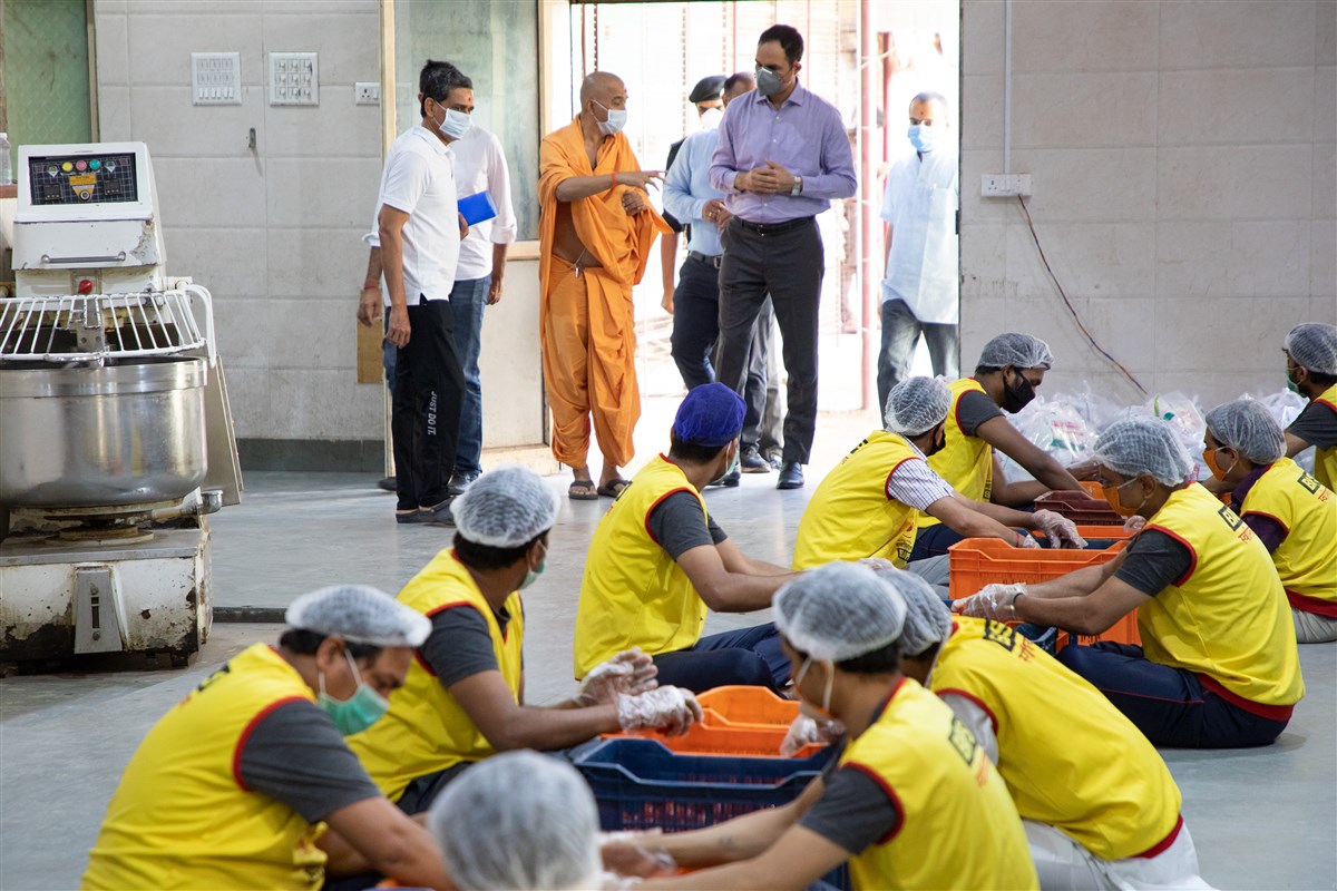 Ahmedabad Municipal Commissioner Vijay Nehra Visits BAPS Community Services, Ahmedabad