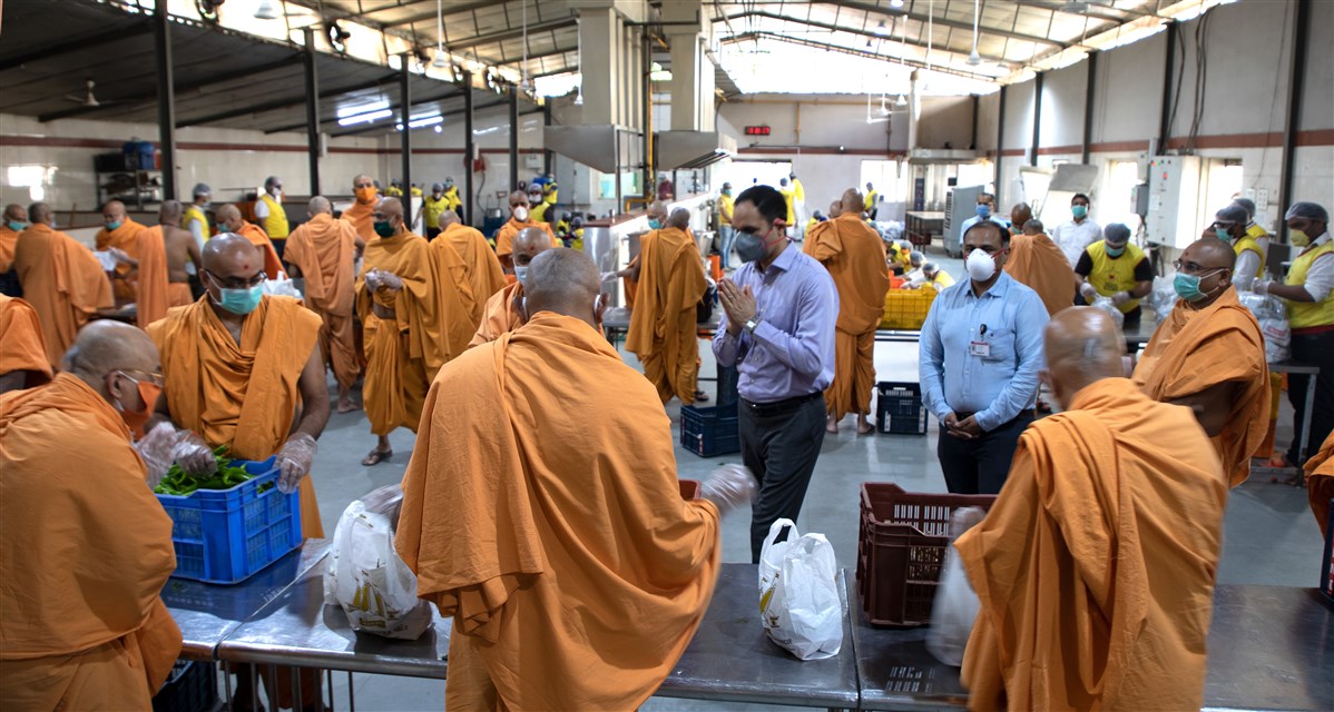 Ahmedabad Municipal Commissioner Vijay Nehra Visits BAPS Community Services, Ahmedabad