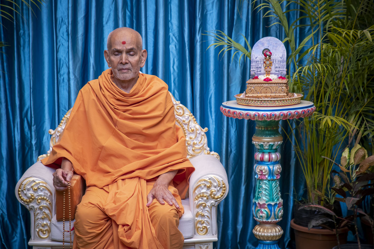 Prayers for Humanity by HH Mahant Swami Maharaj