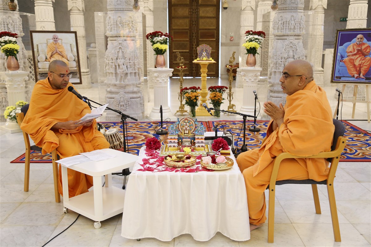 Yogikirtandas Swami conducted the ceremony in the upper sanctum of BAPS Shri Swaminarayan Mandir, London