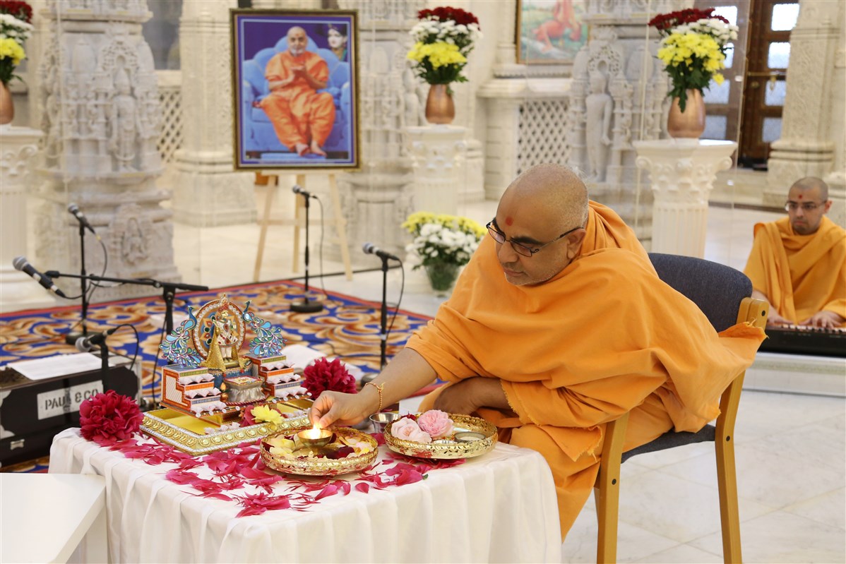 Yogvivekdas Swami performed the ceremony to bring closure for the families who had lost loved ones