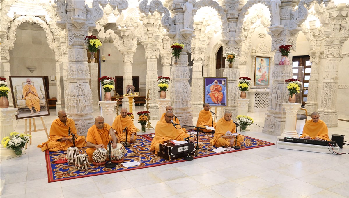 After the ceremony, swamis sang kirtans reaffirming the prayers