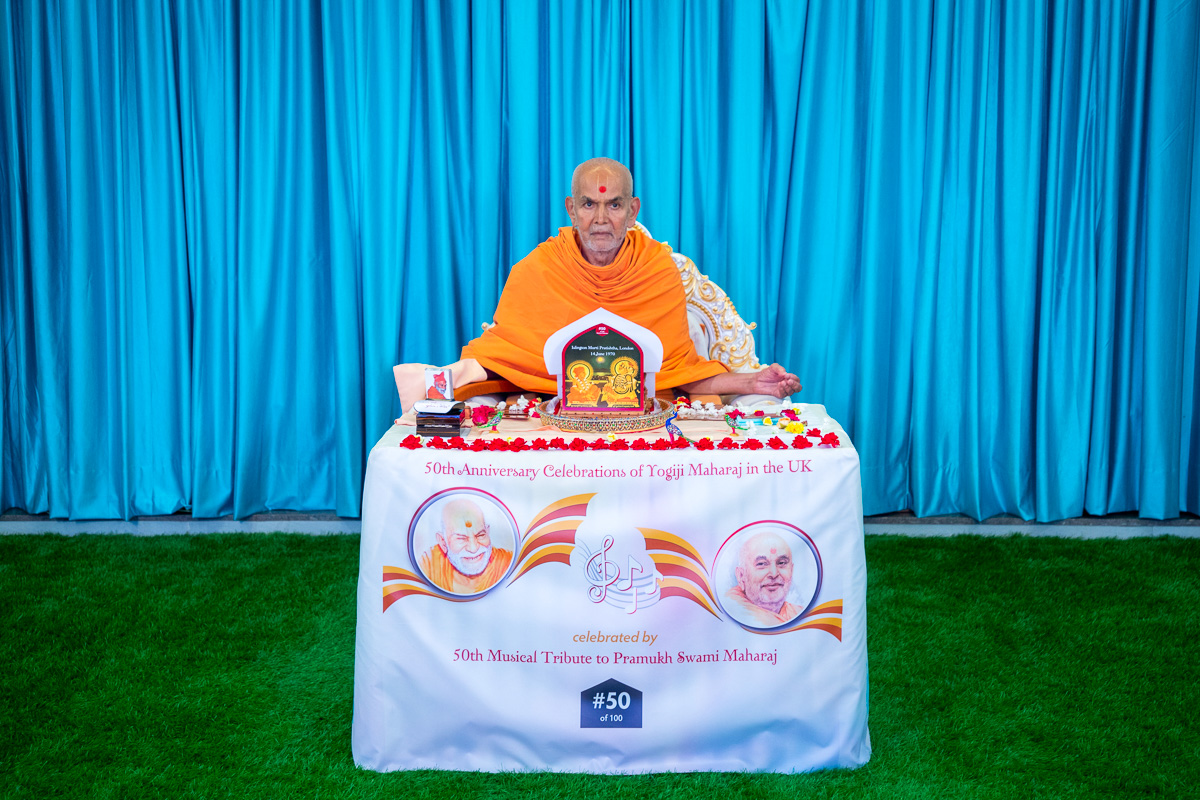 During Mahant Swami Maharaj's puja on Sunday 14 June 2020, swamis from London performed a musical narrative of Yogiji Maharaj's visit to London in 1970