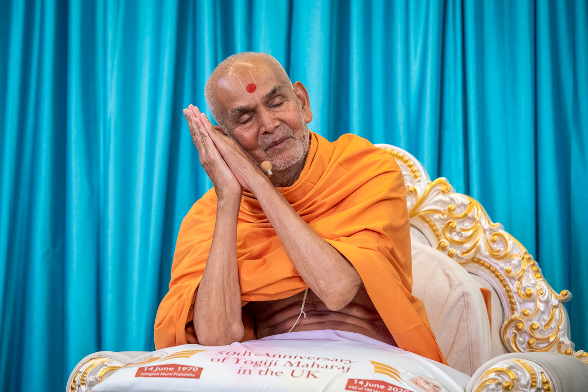 Swamishri gestured to the swamis in London to rest after their early morning kirtan bhakti during his puja, which concluded at 3am BST