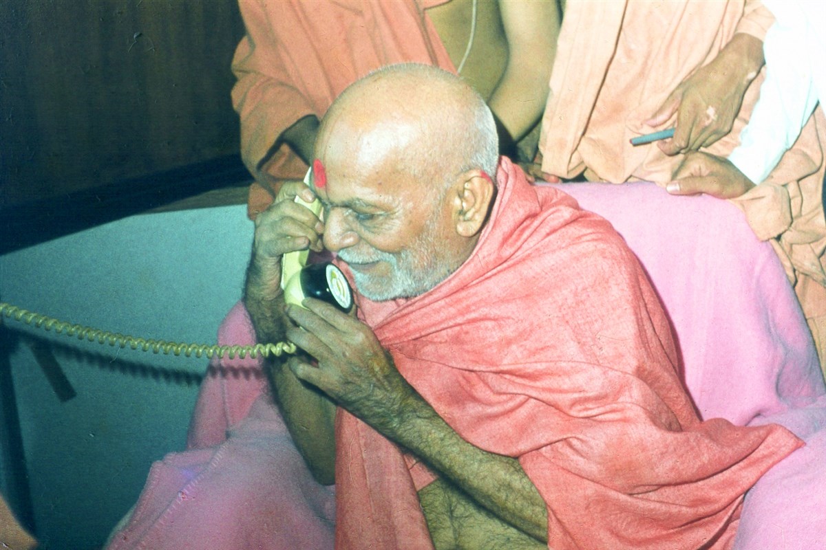 Whilst in Tororo, Uganda, Yogiji Maharaj blessed the devotees of London over the phone to begin the search for a suitable site for a mandir. Jashbhai, Bhanubhai, Dineshbhai and Surendrabhai discussed the details with Pramukh Swami in Kampala, Uganda