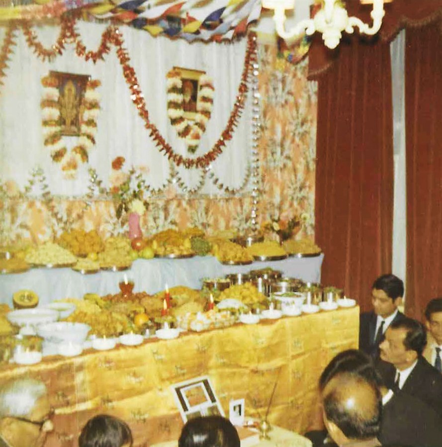 In the 1960s, Navinbhai Swaminarayan, Prafulbhai Patel, Chittranjanbhai Patel and other arrivals from India and East Africa began conducting weekly sabhas at Prahladbhai's flat in Seymour Place near Baker Street