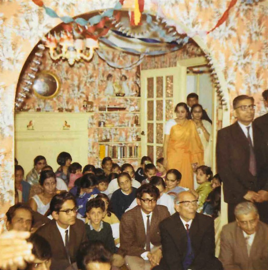 As Satsang grew, 1959 saw a constitution for the BAPS London Satsang Mandal registered as ‘Swaminarayan Hindu Mission, London Fellowship Centre’ 