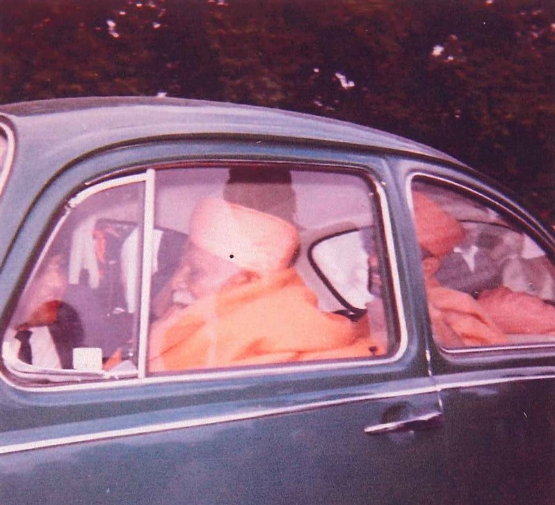 Yogiji Maharaj and swamis departed for Luton at mid-morning on Monday 8 June 1970, where they had lunch at Madhusudanbhai’s home and sanctified homes in the vicinity. The vicharan then began its last leg, to Kent, where Yogiji Maharaj resided at the home of Dr Babubhai Karia