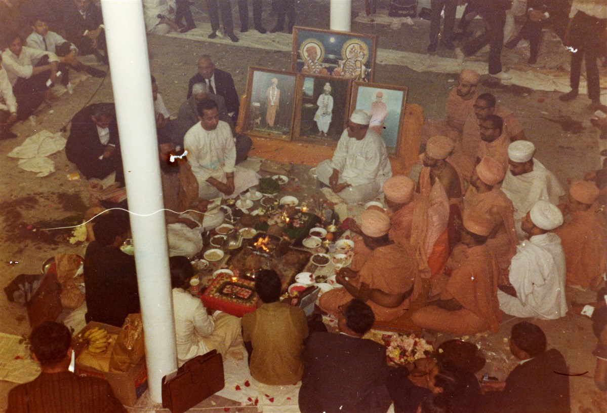 Yogiji Maharaj travelled to Islington on the morning of Saturday 13 June 1970 to participate in the pratishtha yagna of the upcoming inauguration