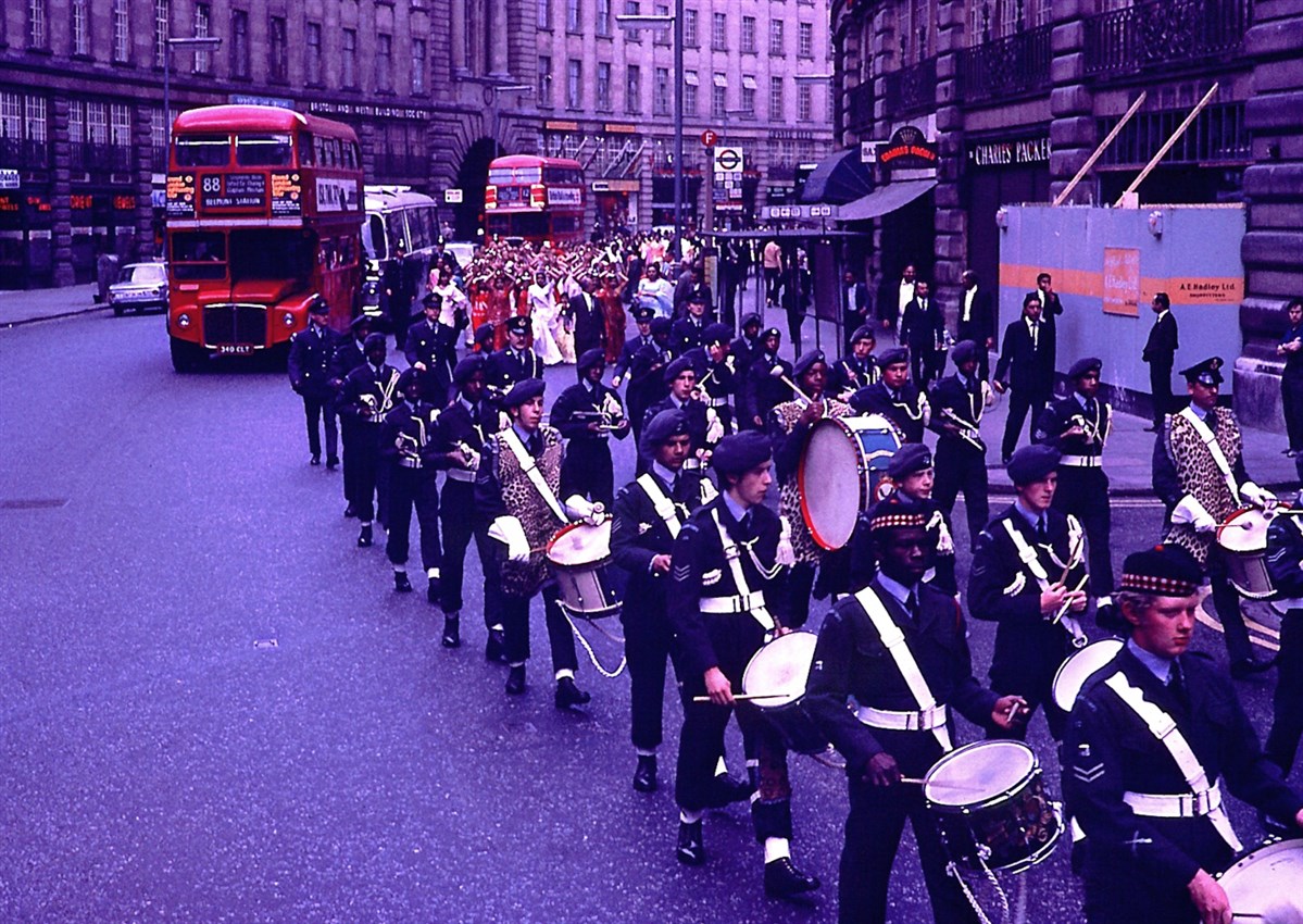The nagar yatra commenced at 9:45am with the Scottish Pipe Royal Air Force Band…