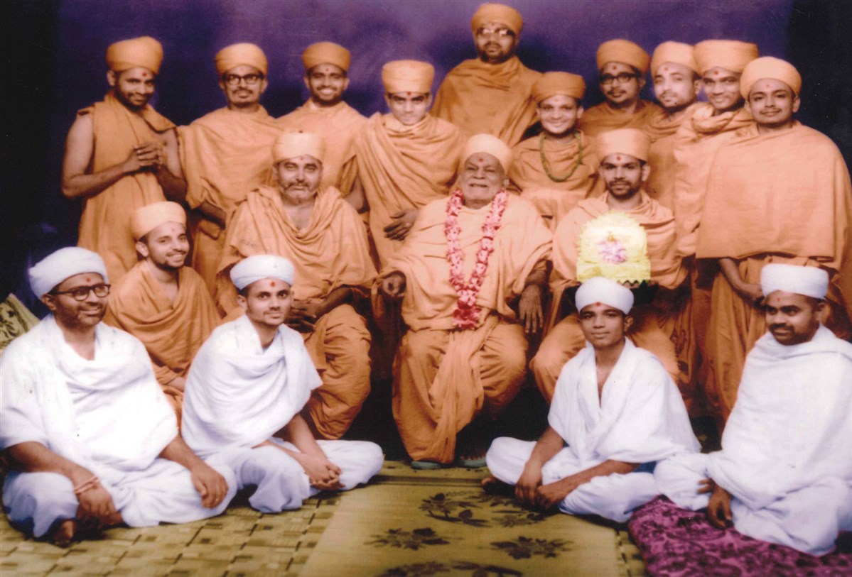 On 5 February 1970, Yogiji Maharaj along with Pramukh Swami, Mahant Swami and swamis embarked upon a 108-day tour of East Africa