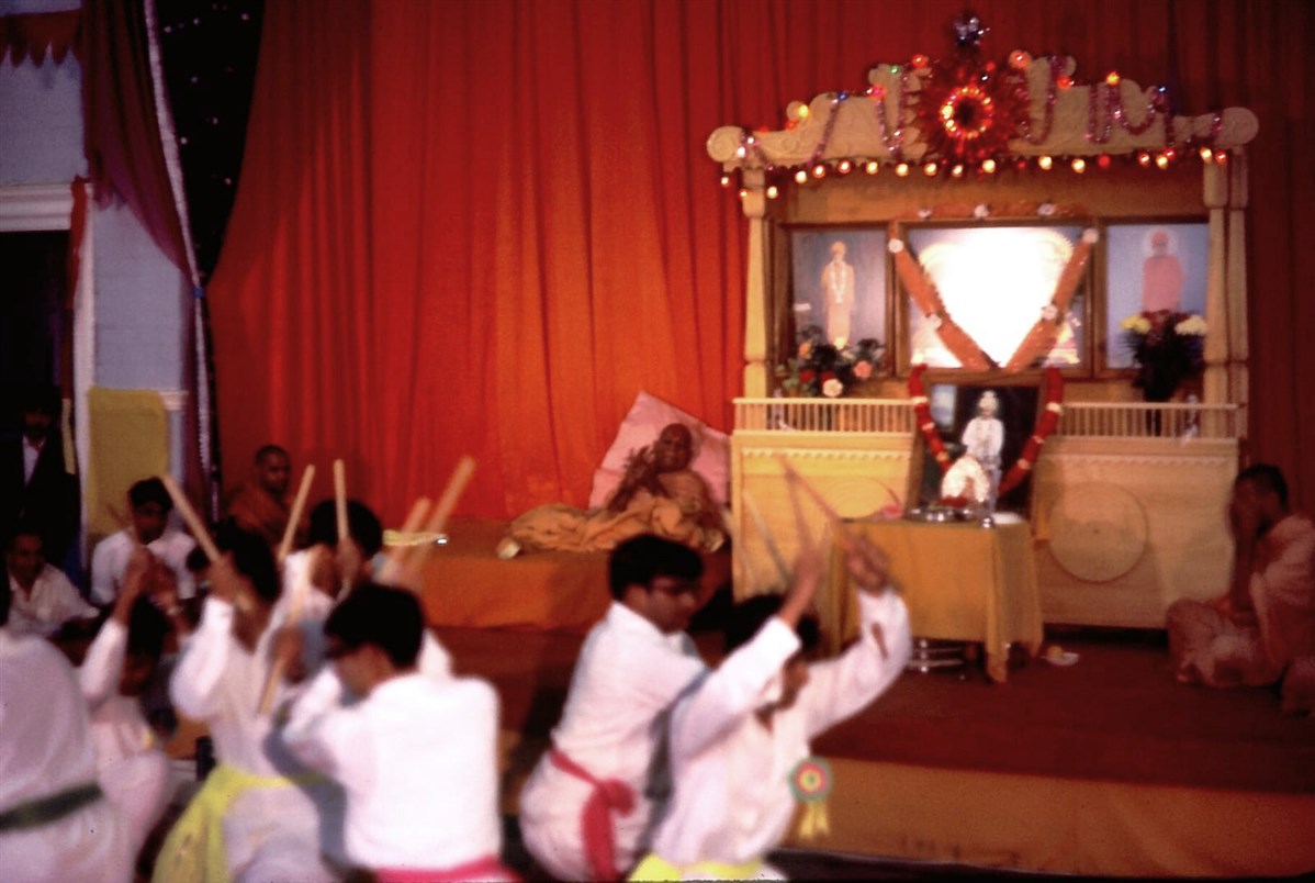 Devotees rejoice through a traditional dance to which Yogiji Maharaj claps along