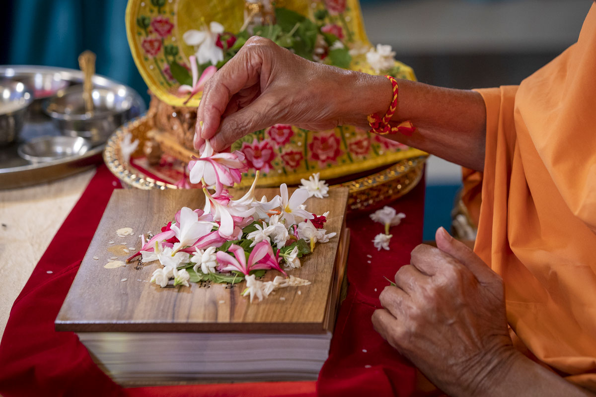 Guruhari Mahant Swami Maharaj's Historic Gift to All on Guru Purnima