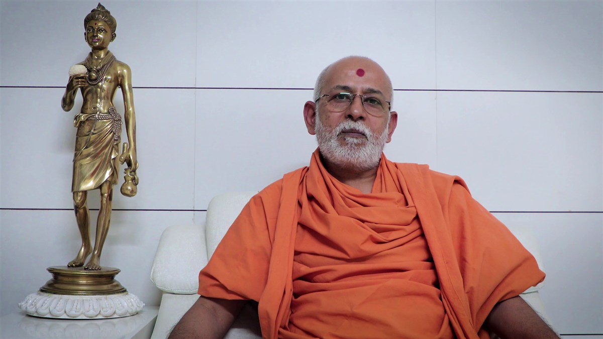 Adhyatmajivan Swami, from Rajkot, shared a personal prasang with Pramukh Swami Maharaj where he revealed the correct way to offer thal to Thakorji