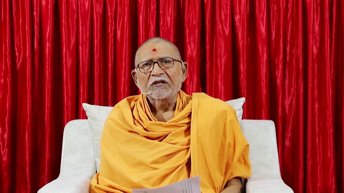 Sadguru Pujya Bhaktipriya Swami (Kothari Swami) shared insightful guidelines on how to offer devotion in a ghar mandir