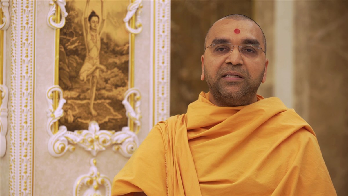Yogikirtandas Swami narrated inspiring prasangs related to arti and devotion from the life of Mahant Swami Maharaj