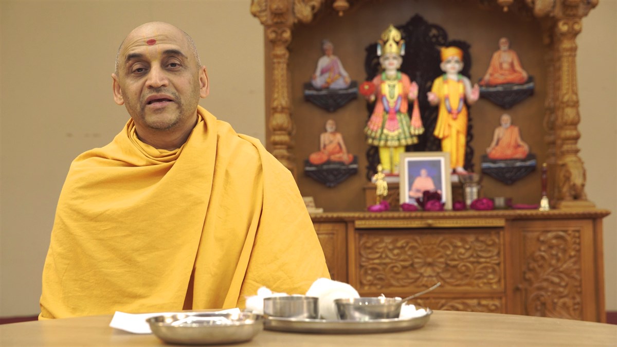 Vishwaprakashdas Swami delivered a presentation on making arti divets at home