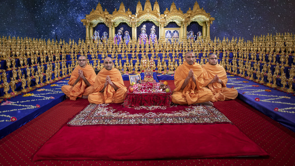 Swamishri Sanctifies Murtis for Devotees of Australia, 4 July 2020