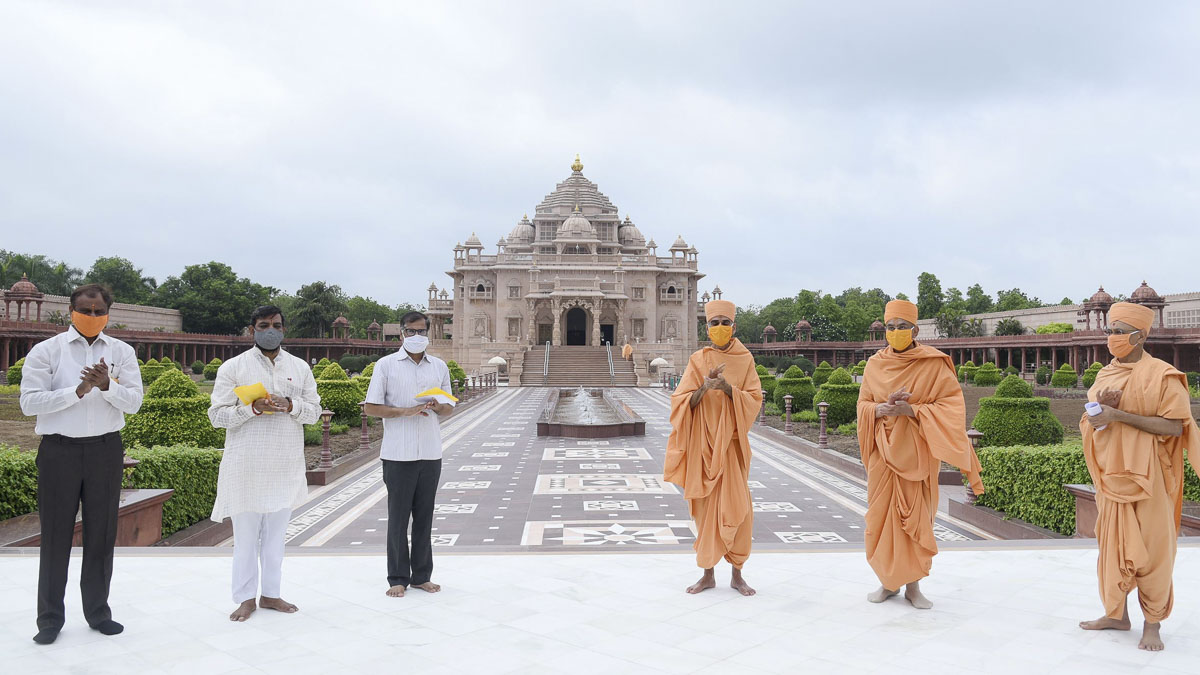 Organizers of Shri Ram Mandir, Ayodhya and Swamis praying for Shri Ram Mandir in Ayodhya