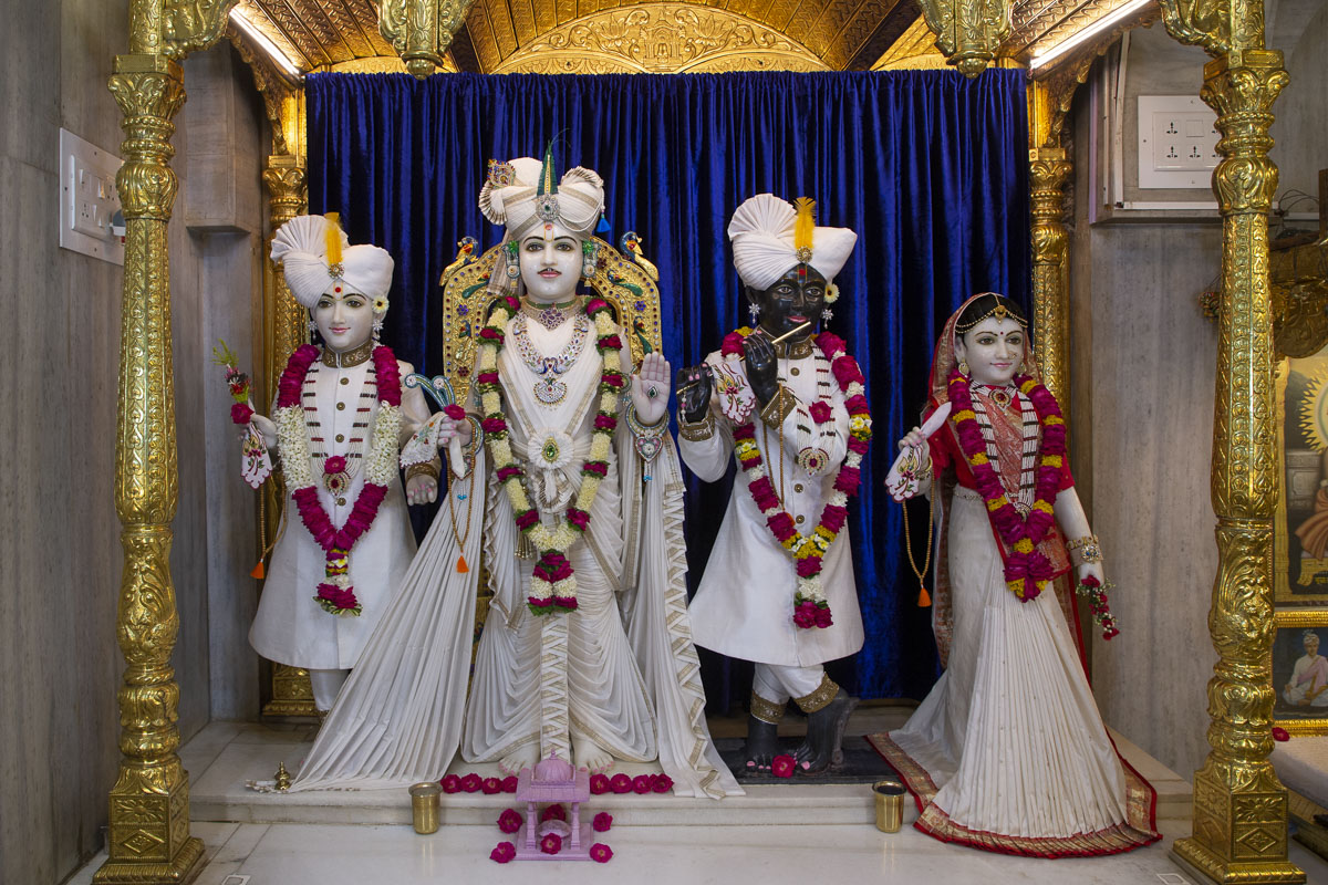 Shri Varninath Maharaj and Shri Gopinath Dev