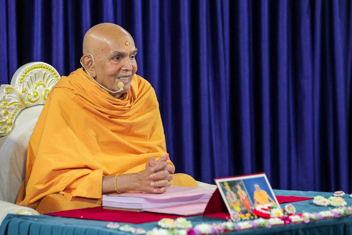 Swamishri discourses on 'Satsang Diksha'