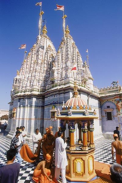  Shri Swaminarayan Mandir, Junagadh, built by Bhagwan Swaminarayan