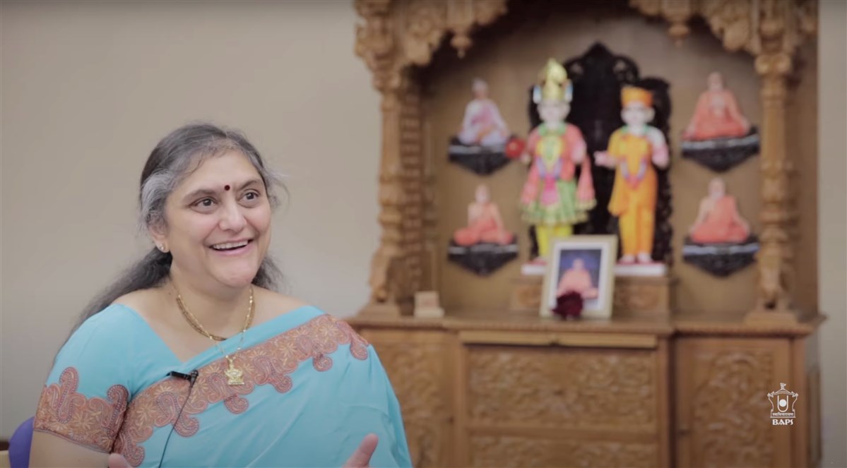 A mahila devotee, Sonalben, joyfully recounts her seva experiences during the building of London Mandir