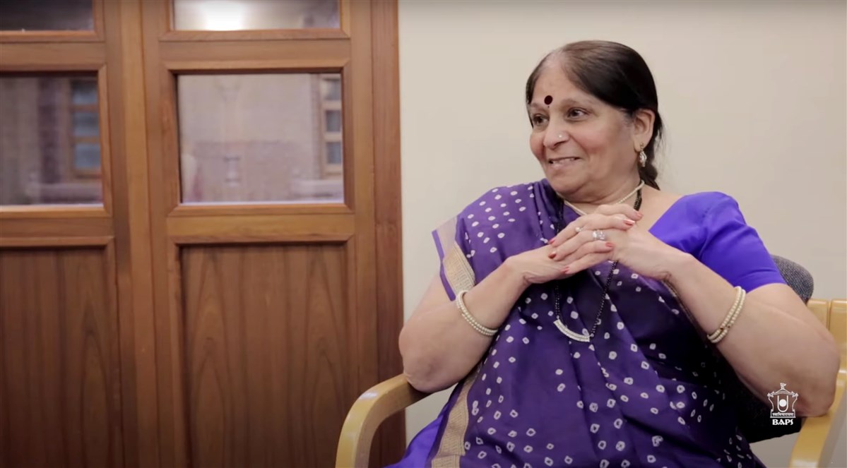 A mahila devotee, Ushaben, shares her experiences of doing seva during London Mandir Mahotsav in 1995 and the week leading to the opening of the Mandir