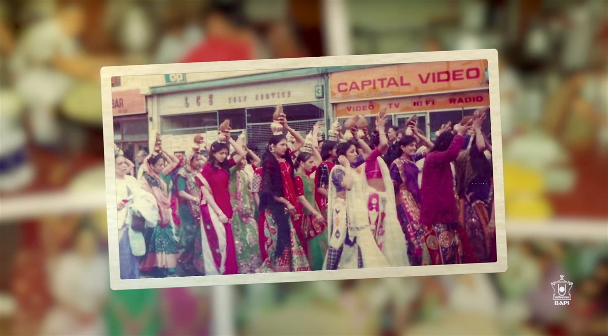 An archive image of mahila devotees participating in the Nagar Yatra during the grand Mandir Mahotsav celebrations