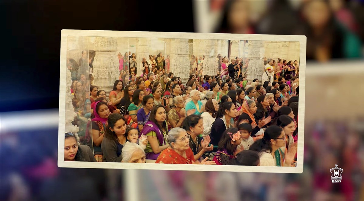 An archive image of mahila devotees engaged in the arti ceremony at London Mandir
