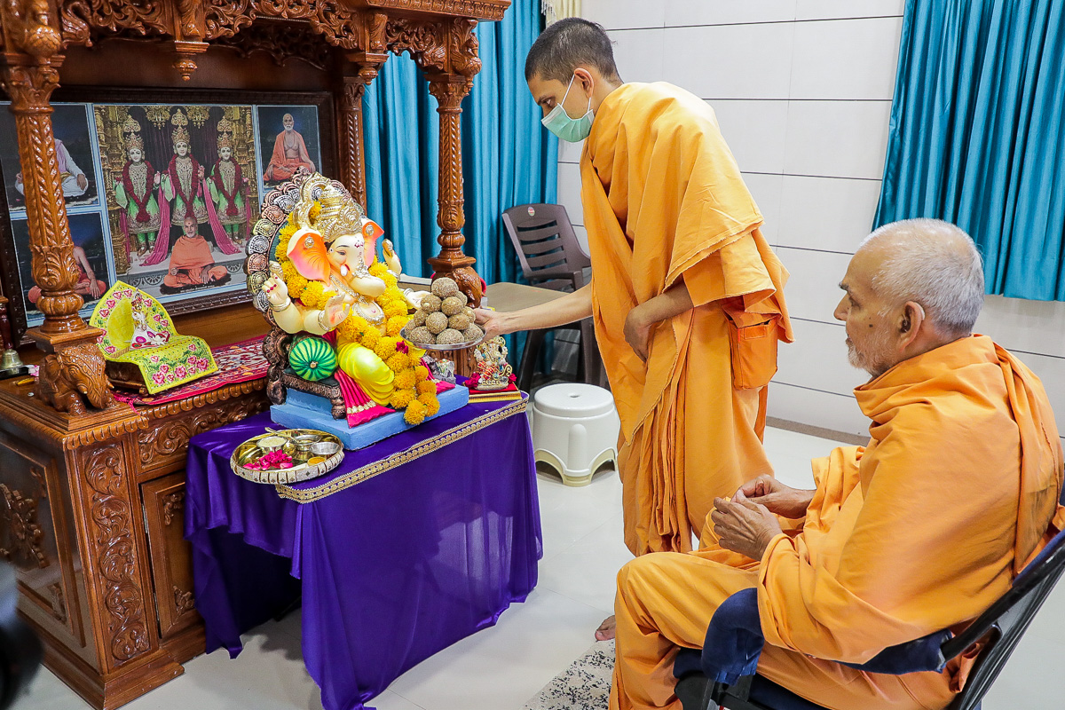 Laddus offered to Shri Ganeshji
