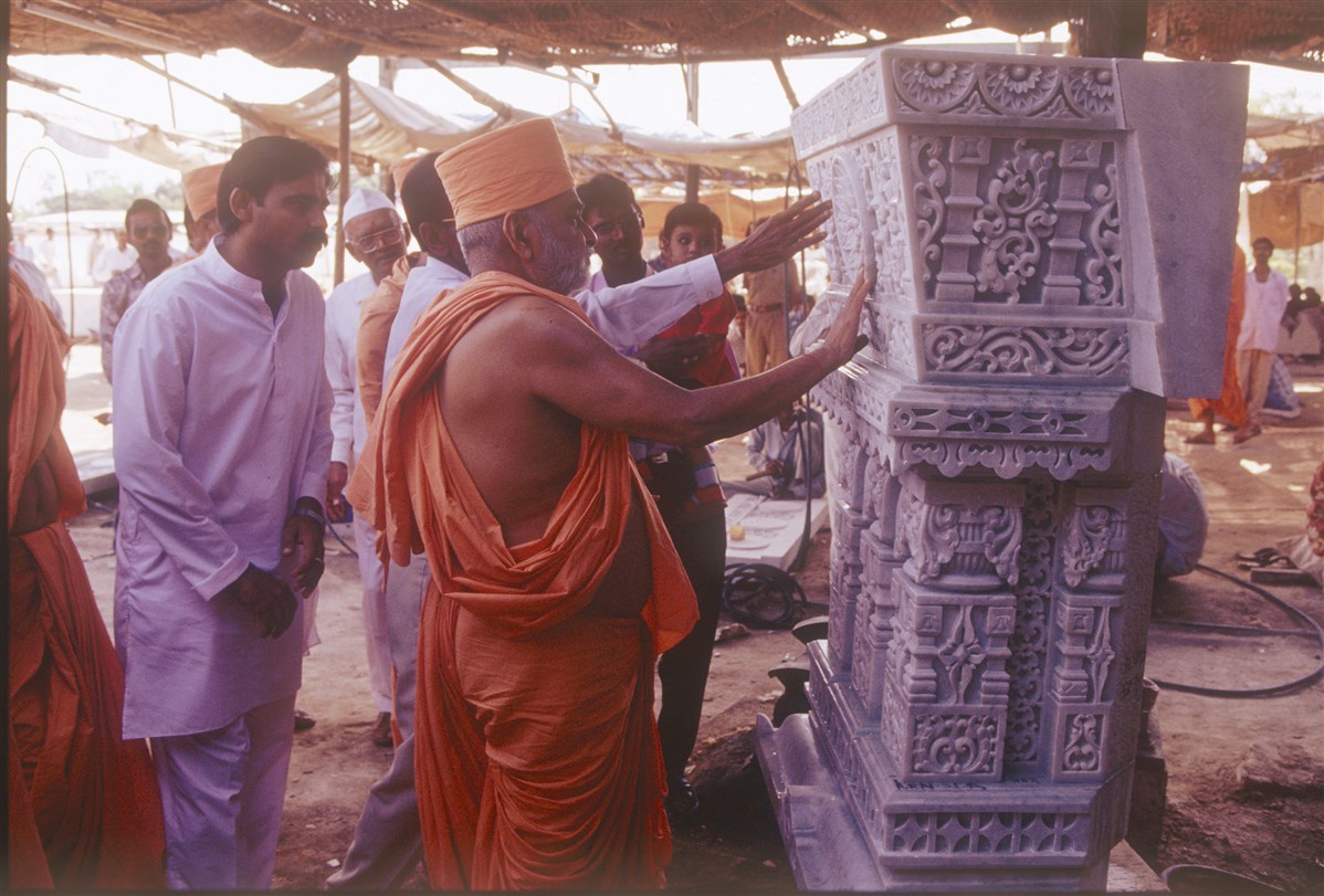 Pramukh Swami Maharaj visits the stone carving workshop set up in the free-trade zone in Kandla, Gujarat, India; he meticulously observes the carvings and ensures the work is completed on time and to the highest quality 