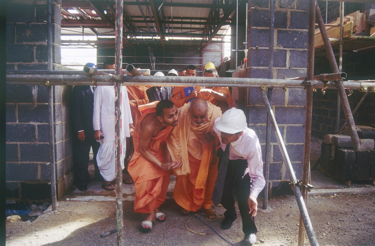 Despite suffering from a frozen shoulder and other physical health issues, Swamishri continues to drive the project forward by making regular visits to the construction site 