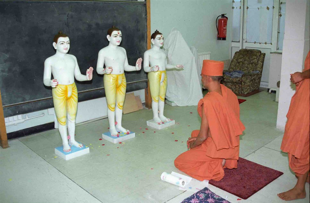 Mahant Swami was also instrumental in the design of the murtis, advising fellow swamis and craftsmen to keep in line with the authentic description of Bhagwan Swaminarayan detailed by senior paramhansas