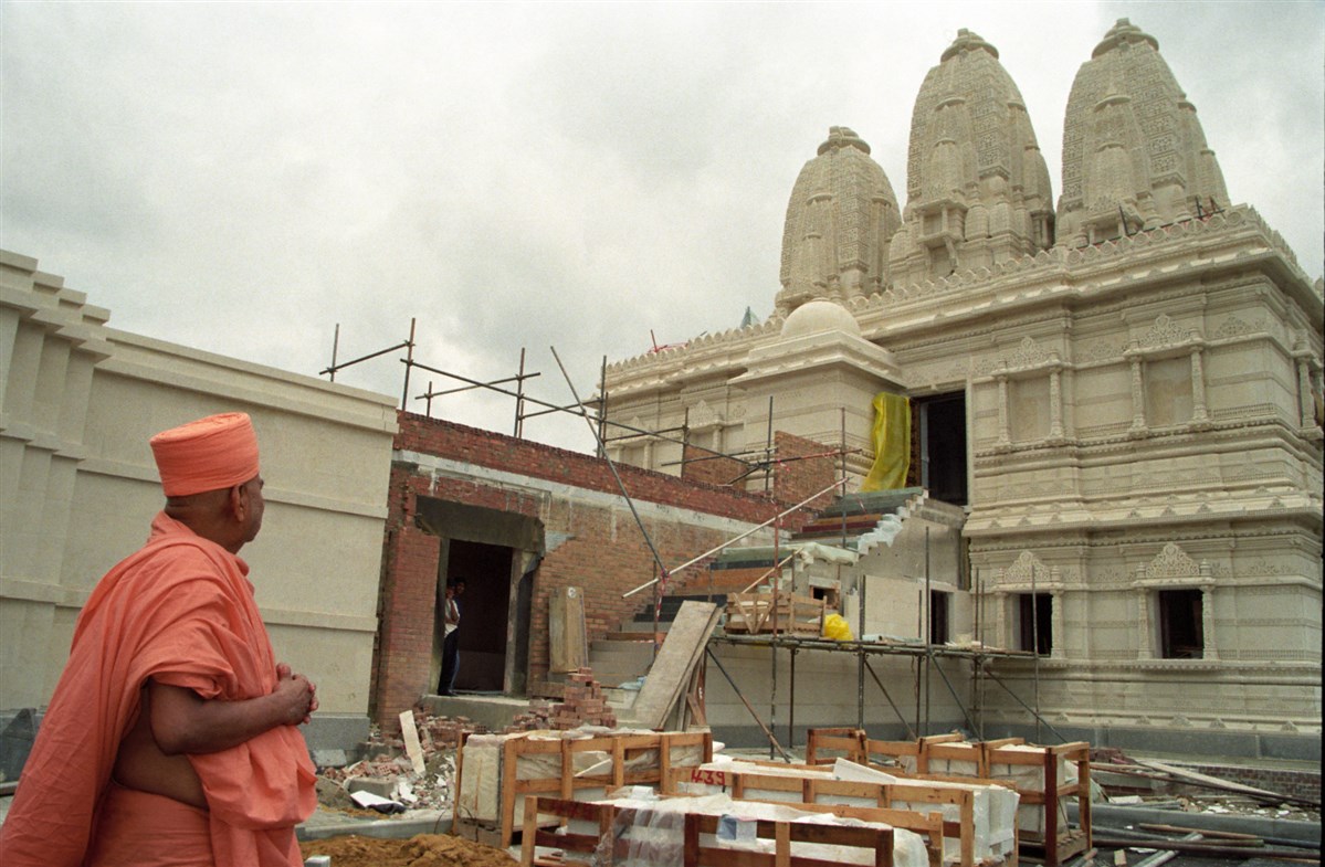 Pramukh Swami Maharaj arrives in the UK in July 1995 to oversee the final stages of the construction of the mandir